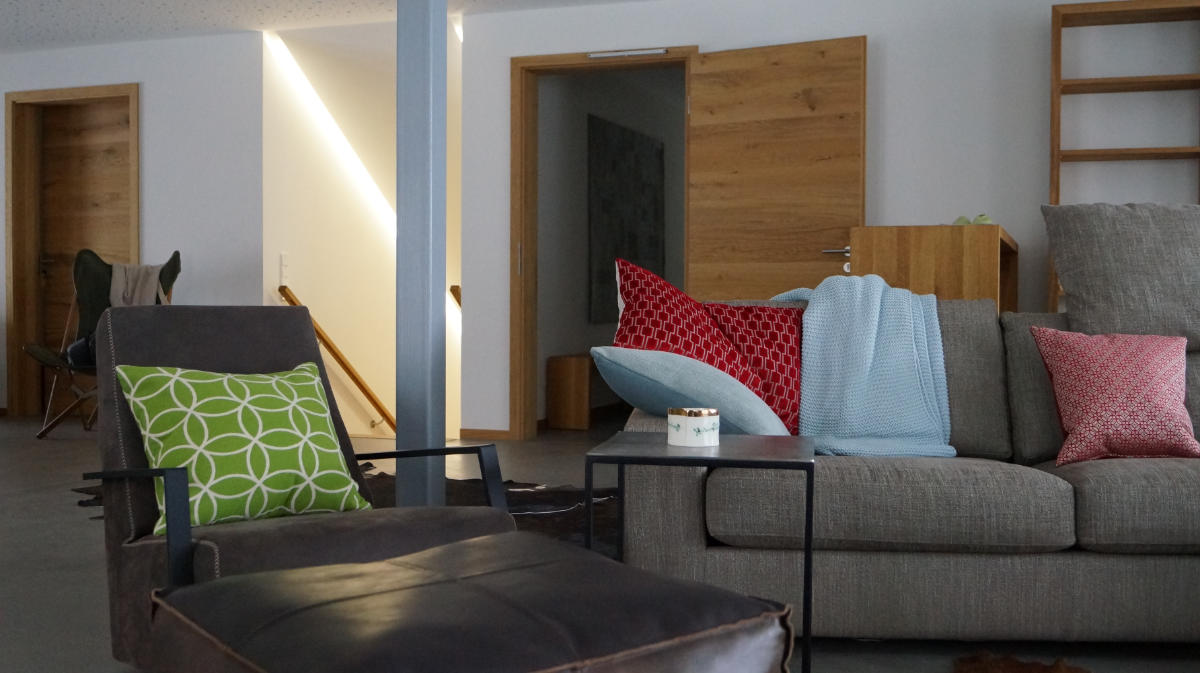 Gemeinschaftsraum mit gemütlicher Sitzgelegenheit