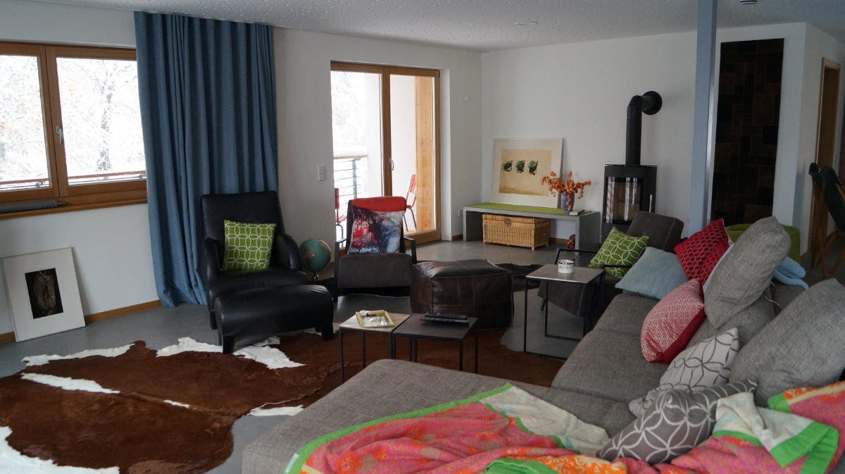 Gemeinschaftsraum mit gemütlicher Sitzgelegenheit